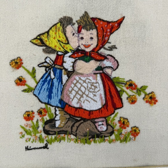 VTG 1976 Hummel Paragon Embroidery Completed Framed Crewel "Telling Her Secret" - Picture 2 of 8